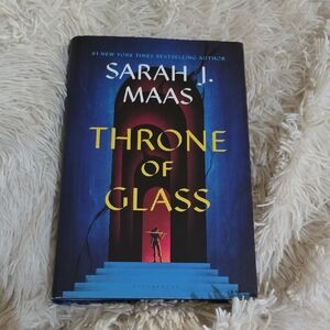 Throne of Glass Hardcover Book